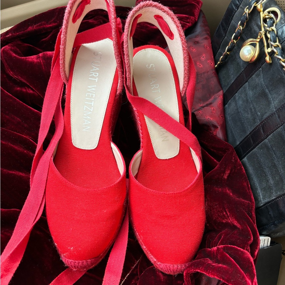 Sold ! Sorry ! Stuart Weitzman Marguerite Red 9.5